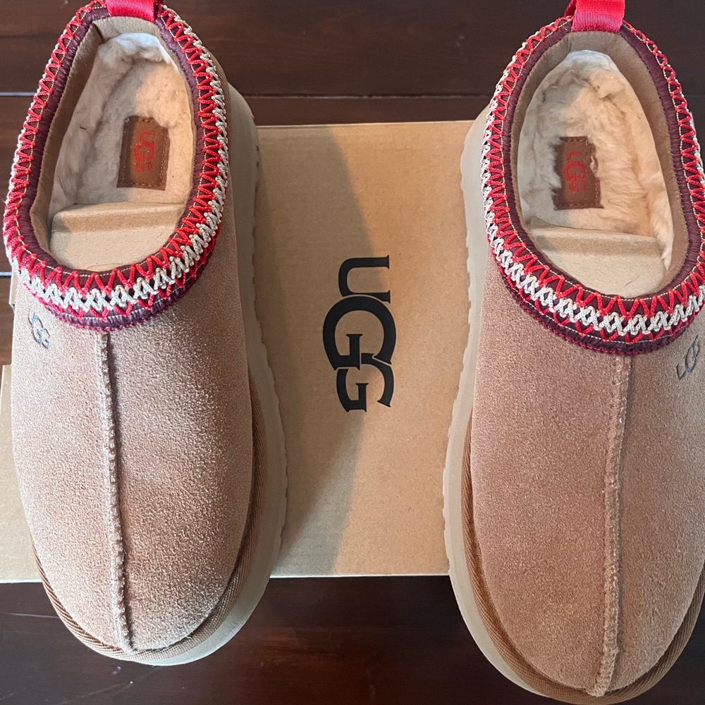 UGG Tazz Chestnut New in Box Size 8